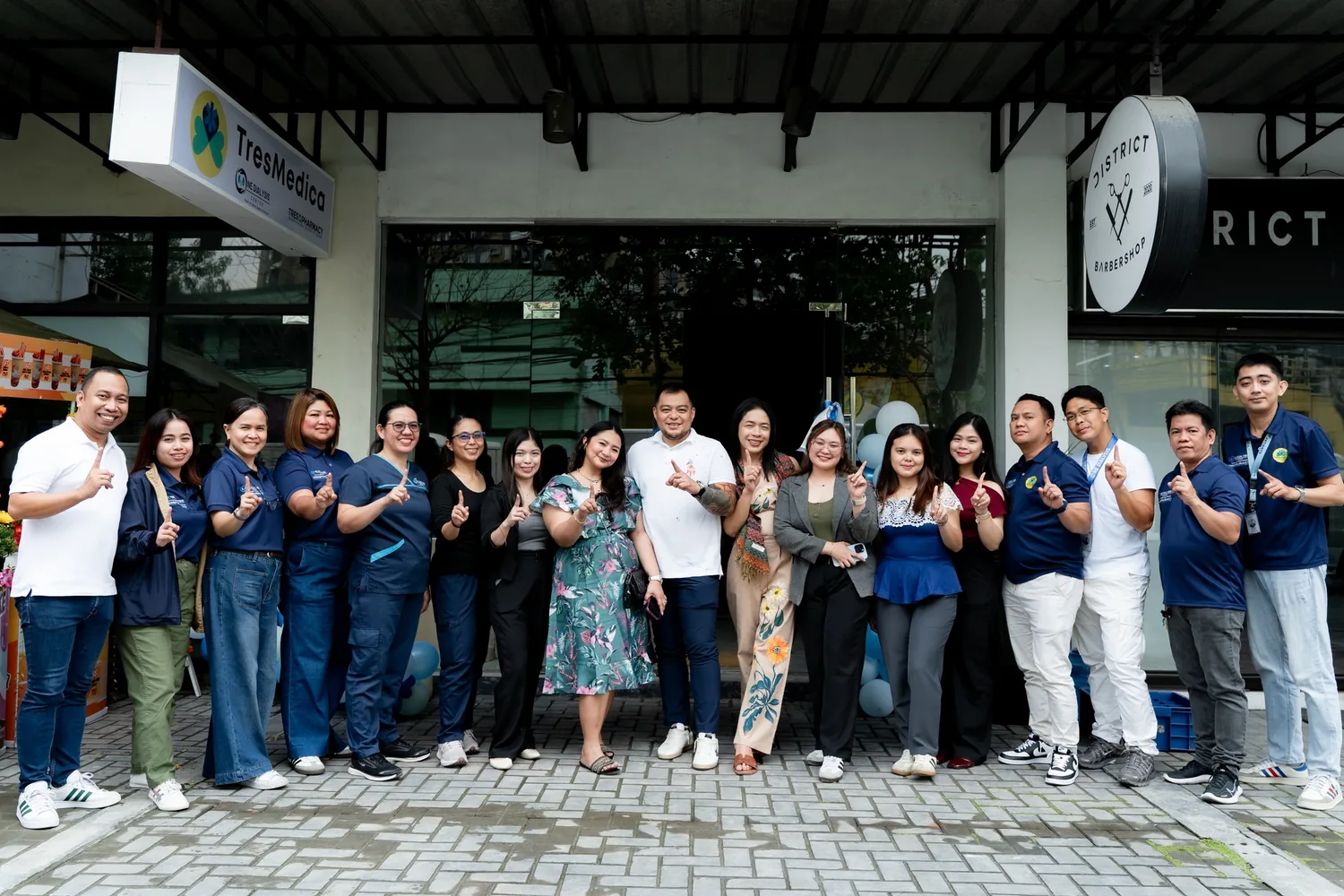 The TresMedica team in front of the head office